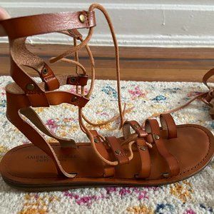American Eagle Gladiator Sandal SIZE: 7